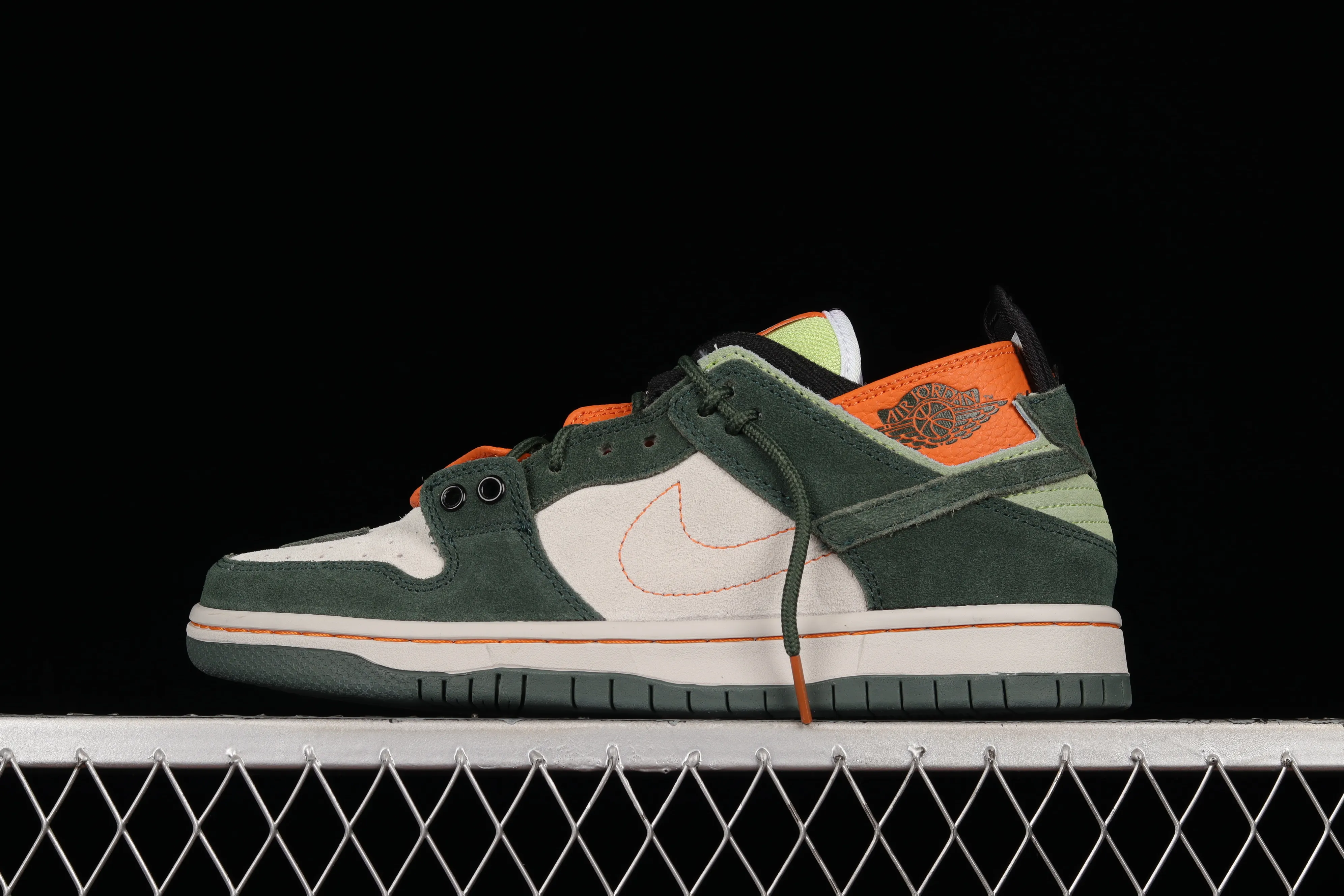 All categories Nk SB Dunk series Nk SB Dunk Low low-top sneakers Nk SB Dunk Low Nike four-in-one multi-element casual sneakers BQ6817-188